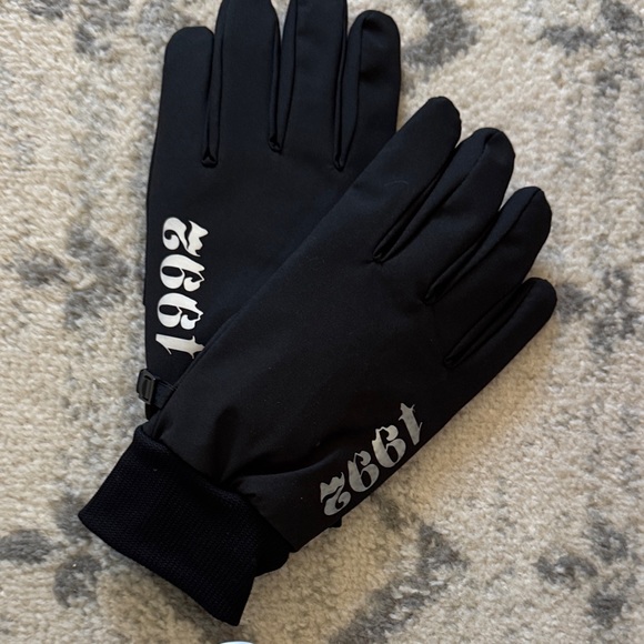 Dutch Bros Limited Edition Rare “1992” Black Gloves for Snow Ski ⛷️ New! - Picture 4 of 6